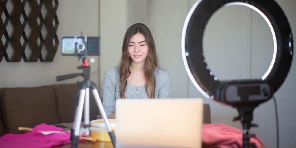 Influencer marketing agency- Marxray